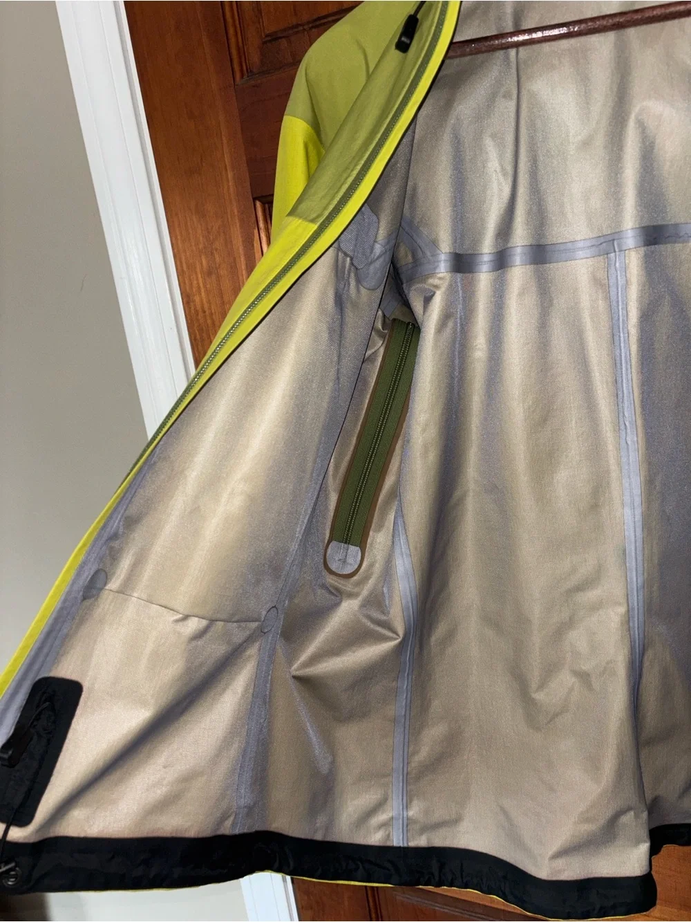 Arc'teryx Beta AR Jacket - Picture 10 of 13